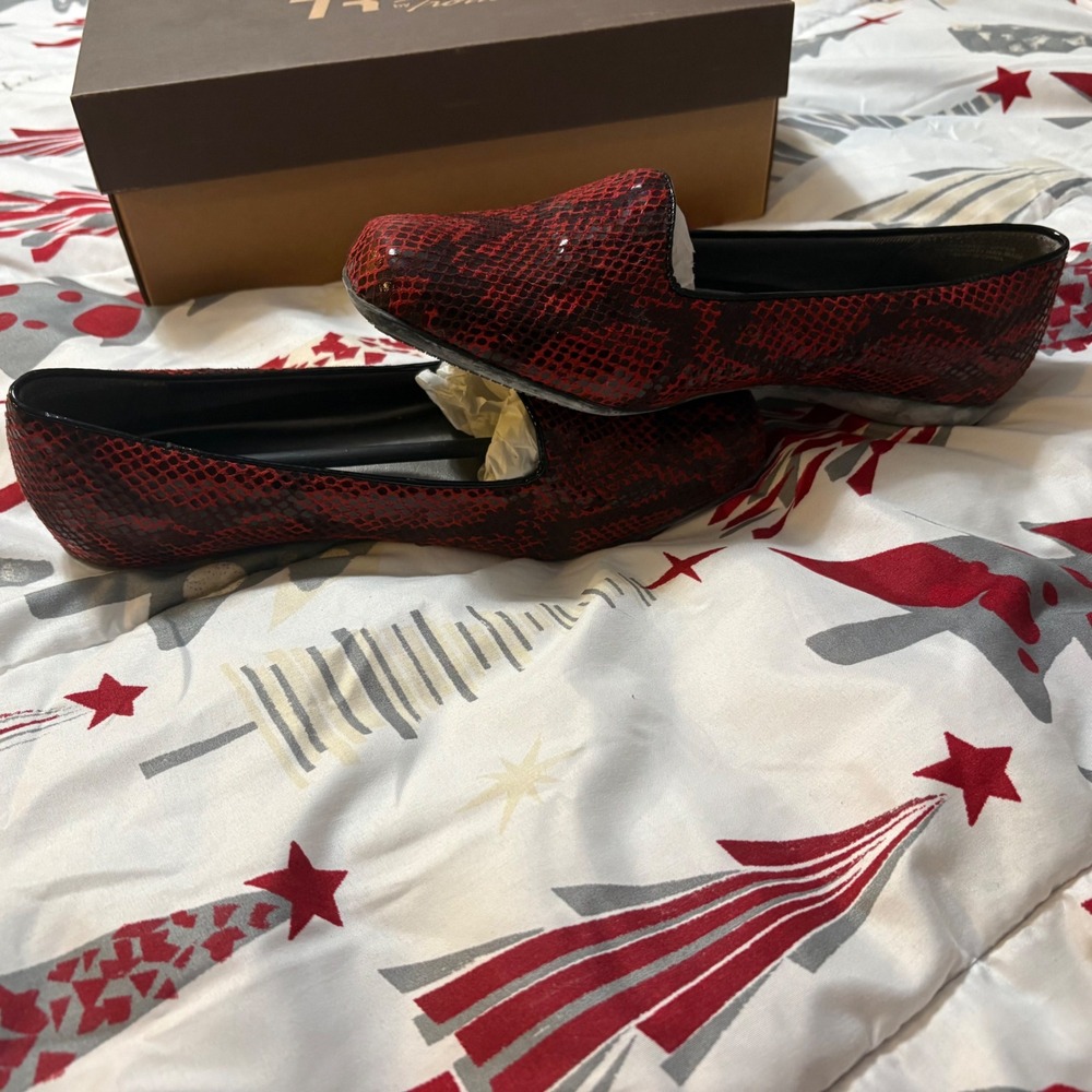 R by Trotters Tosha Red Snakeskin Loafer Flats‎ Women's Size 9W Slip On New - Picture 7 of 10